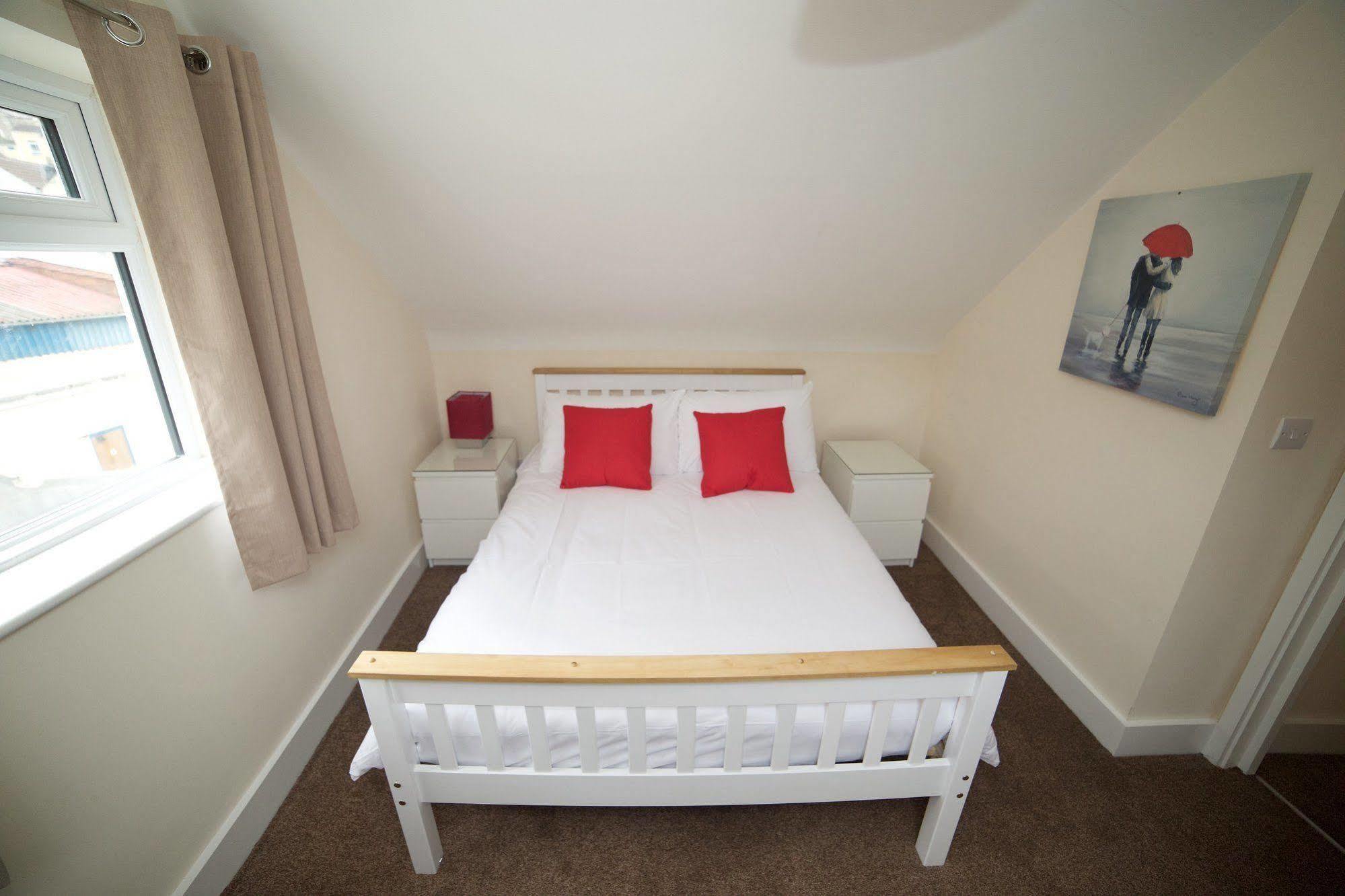 Bristol Serviced Lets - 152/154 Bath Road Εξωτερικό φωτογραφία